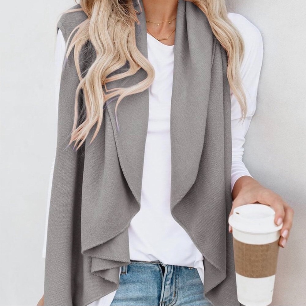 SALE 🌹Gray Sleeveless Cardigan